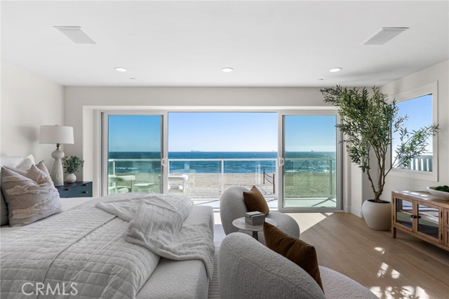105 A Surfside Avenue, Surfside CA: https://media.crmls.org/medias/8f16f8d1-47ed-461a-a809-b95dfc375e52.jpg