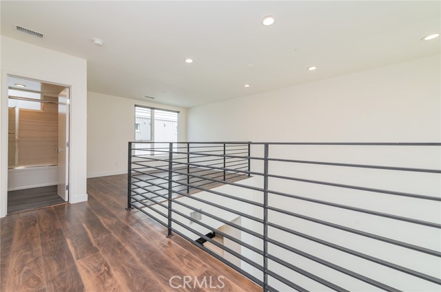 Detail Gallery Image 15 of 29 For 6016 W Beachwood Ln, Los Angeles,  CA 90038 - 3 Beds | 4 Baths