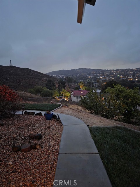 7871 Virtue Vista Drive, Jurupa Valley CA: https://media.crmls.org/medias/8f1747a6-fa2b-41c6-b29f-5d087118dda8.jpg