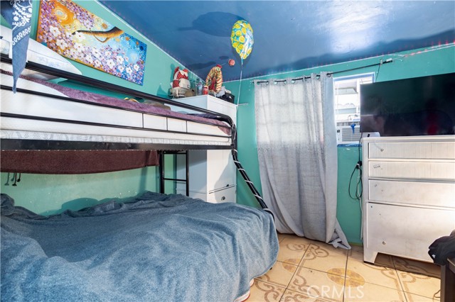 27703 Walnut Springs Avenue, Canyon Country CA: https://media.crmls.org/medias/8f17b421-40e8-4c30-92f9-ce7178c6a44a.jpg