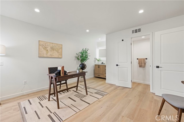 11107 Arminta Street, Sun Valley CA: https://media.crmls.org/medias/8f1818c0-7d23-4999-9072-80a8360c3fb7.jpg
