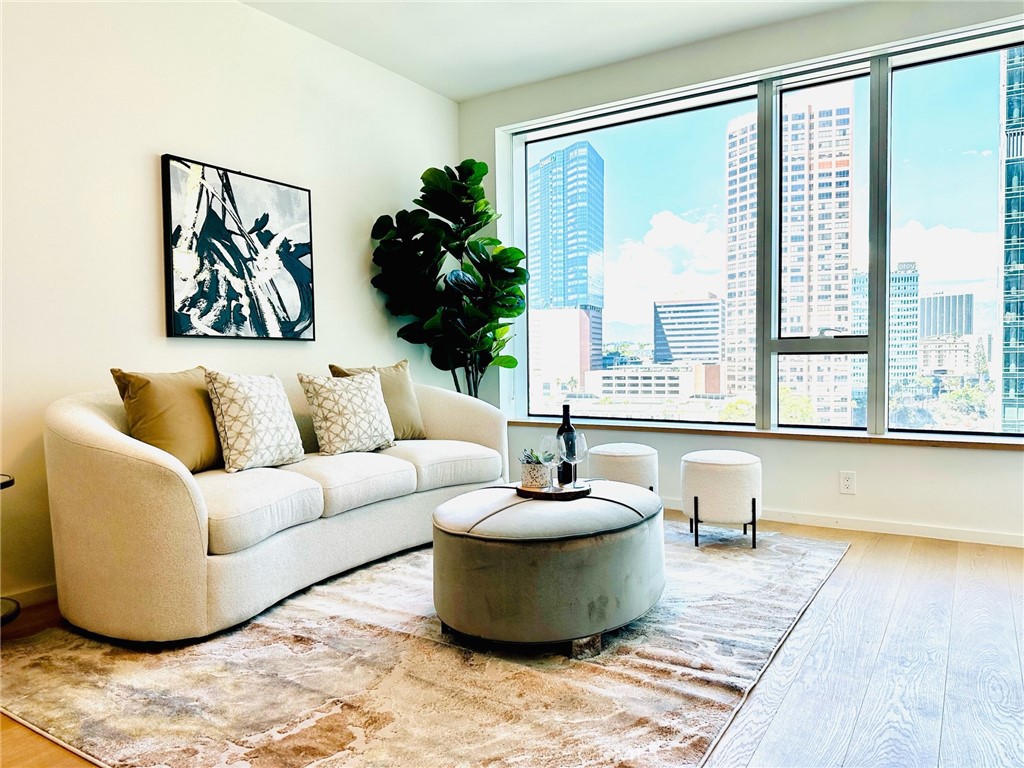 889 Francisco Street #1811