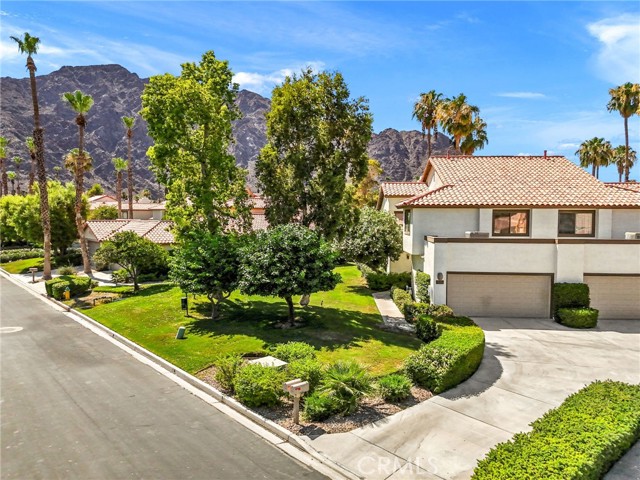 79822 Olympia Fields, La Quinta CA: https://media.crmls.org/medias/8f19c0f0-fb57-46f3-8727-da28920638f8.jpg