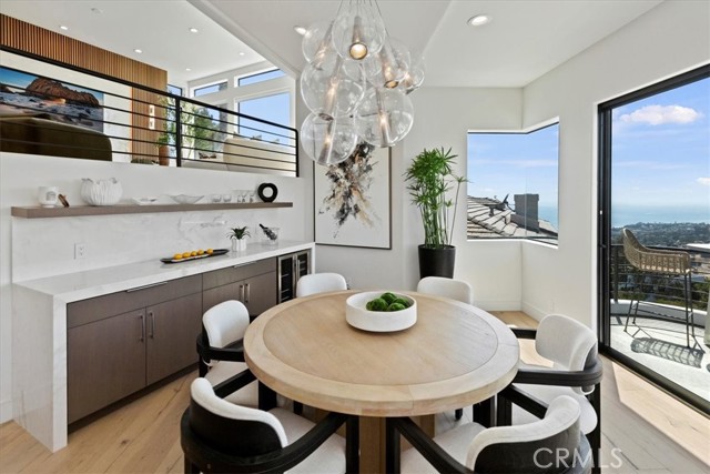 1425 Skyline Drive, Laguna Beach CA: https://media.crmls.org/medias/8f19d50f-6834-4728-9b56-71ebdedfb267.jpg