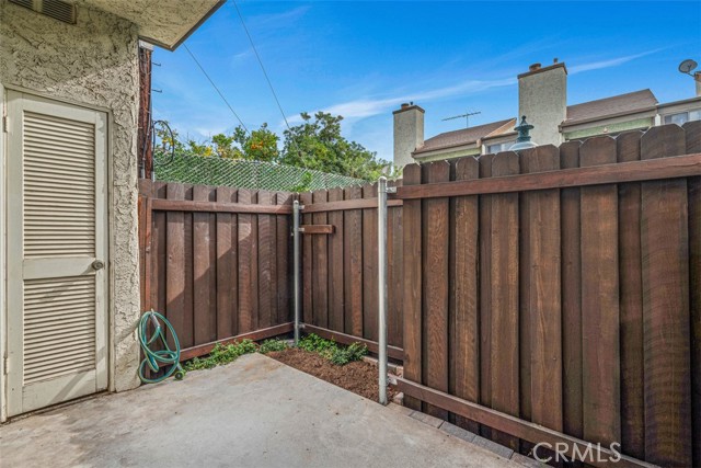 Detail Gallery Image 15 of 53 For 4218 Troost #20,  Studio City,  CA 91604 - 3 Beds | 2/1 Baths
