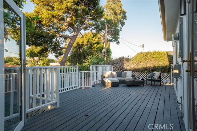 1334 Gertruda Avenue, Redondo Beach, California 90277, 4 Bedrooms Bedrooms, ,Residential,Sold,Gertruda,SB23153301