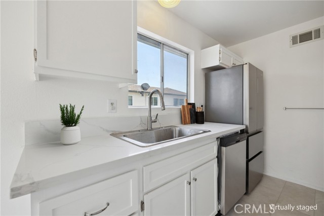 Detail Gallery Image 7 of 48 For 23320 Western Ave #D,  Harbor City,  CA 90710 - 3 Beds | 2 Baths