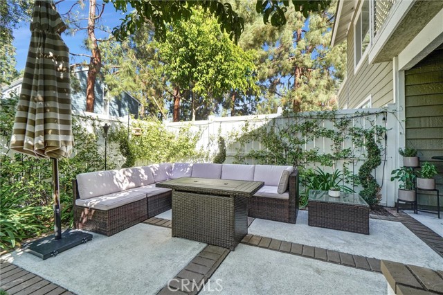 15 Abbey Lane, Aliso Viejo CA: https://media.crmls.org/medias/8f1cd40d-4cc2-46f5-9d5d-a37220b65981.jpg