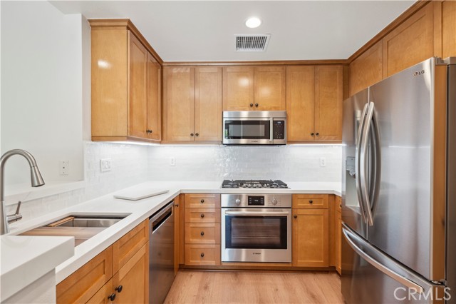 205 Danbrook, Irvine CA: https://media.crmls.org/medias/8f1ced1f-a014-4758-a984-dee5c61e27e5.jpg