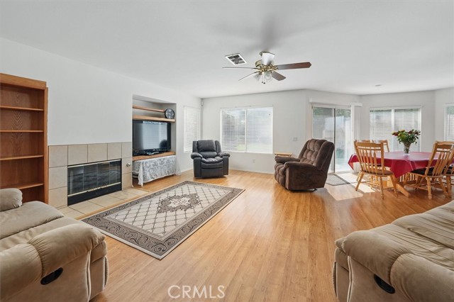 Detail Gallery Image 5 of 33 For 28652 Deer Springs Dr, Saugus,  CA 91390 - 5 Beds | 2/1 Baths