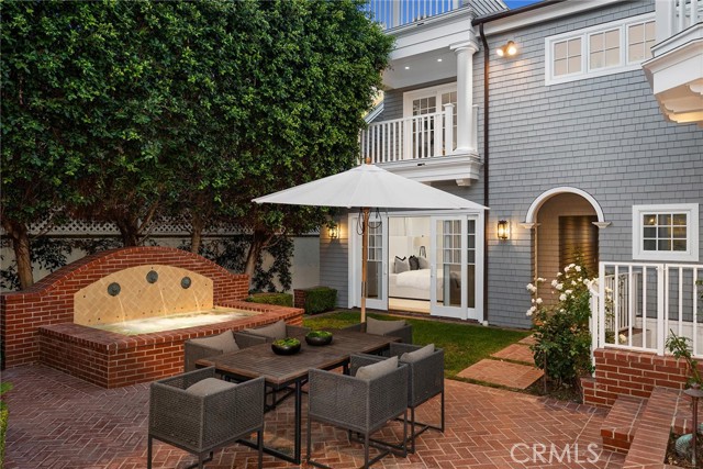 215 Marigold Avenue, Corona del Mar CA: https://media.crmls.org/medias/8f1e0f94-7932-4ce6-9165-b45672e78f5e.jpg