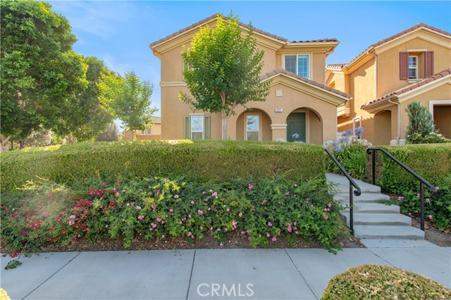 7271 Enclave Drive, Eastvale CA: https://media.crmls.org/medias/8f1f3e3f-190d-4322-b31e-53fc219c8862.jpg