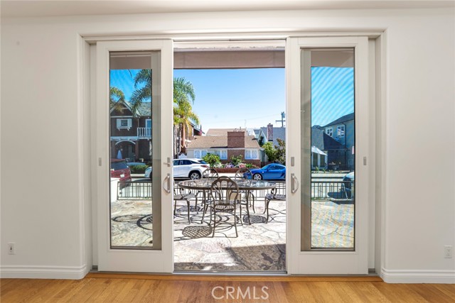 Detail Gallery Image 9 of 42 For 119 Opal Ave, Newport Beach,  CA 92662 - 3 Beds | 2/1 Baths