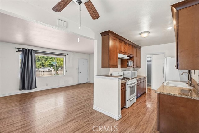 Detail Gallery Image 9 of 35 For 13257 2nd, Chino,  CA 91710 - 2 Beds | 1 Baths