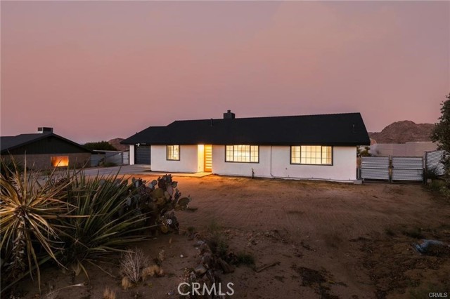 7795 Sunset Road, Joshua Tree CA: https://media.crmls.org/medias/8f205efe-8a4a-4f88-87ee-dfe4d206e21d.jpg