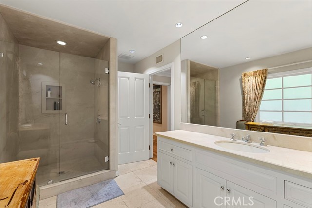 Detail Gallery Image 24 of 52 For 4751 Natoma Ave, Woodland Hills,  CA 91364 - 4 Beds | 5 Baths