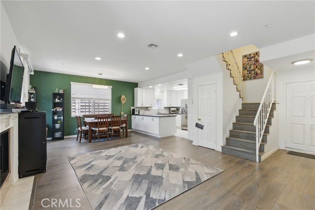 11445 Moorpark Street, Studio City CA: https://media.crmls.org/medias/8f21367e-9704-4942-9c8b-5314595548d7.jpg
