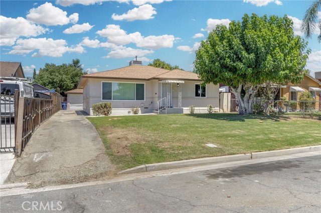 1018 Chester Place, Bakersfield CA: https://media.crmls.org/medias/8f21bba3-17a0-4e07-ab1d-1fd77df90aea.jpg