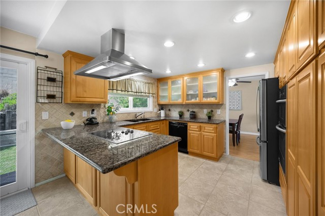 Detail Gallery Image 5 of 28 For 419 Clairmont Ave, Placentia,  CA 92870 - 4 Beds | 3 Baths