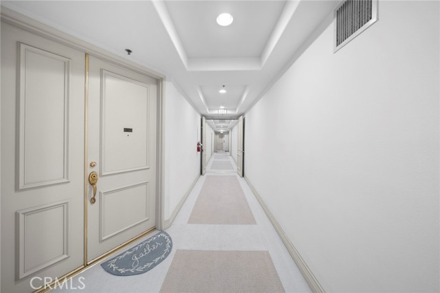 Detail Gallery Image 3 of 23 For 453 S Barrington, Los Angeles,  CA 90049 - 2 Beds | 3 Baths