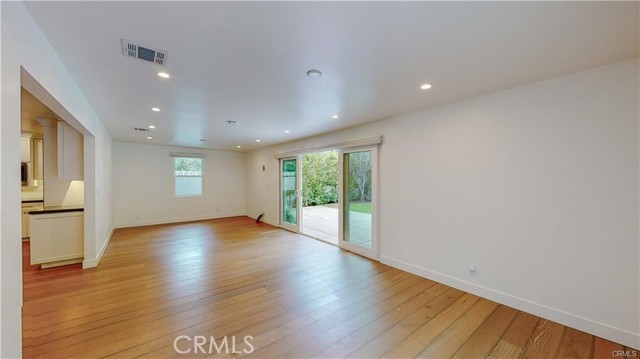 Detail Gallery Image 23 of 50 For 3119 Mesa Verde Dr, Burbank,  CA 91504 - 4 Beds | 3 Baths