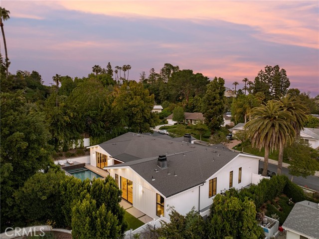 4635 Brewster Drive, Tarzana CA: https://media.crmls.org/medias/8f23a850-ee80-4d73-a697-4f1b85eed348.jpg