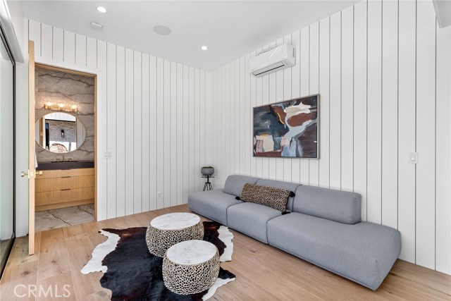 4601 Vista De Oro Avenue, Woodland Hills CA: https://media.crmls.org/medias/8f24589d-fb25-4f32-9693-ded1ff65ebad.jpg