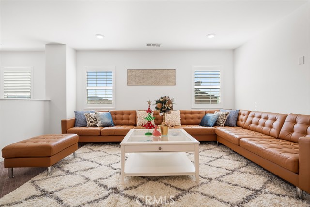 Detail Gallery Image 11 of 25 For 6979 Housatonic Ct, Jurupa Valley,  CA 91752 - 5 Beds | 3 Baths