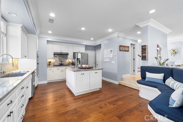 2010 Gates Avenue, Redondo Beach, California 90278, 4 Bedrooms Bedrooms, ,3 BathroomsBathrooms,Residential,Sold,Gates,SB22098892