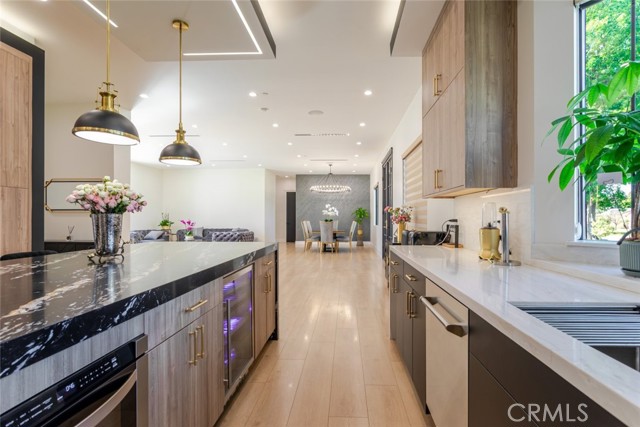 Detail Gallery Image 43 of 70 For 7714 Lasaine Ave, Northridge,  CA 91325 - 3 Beds | 4 Baths