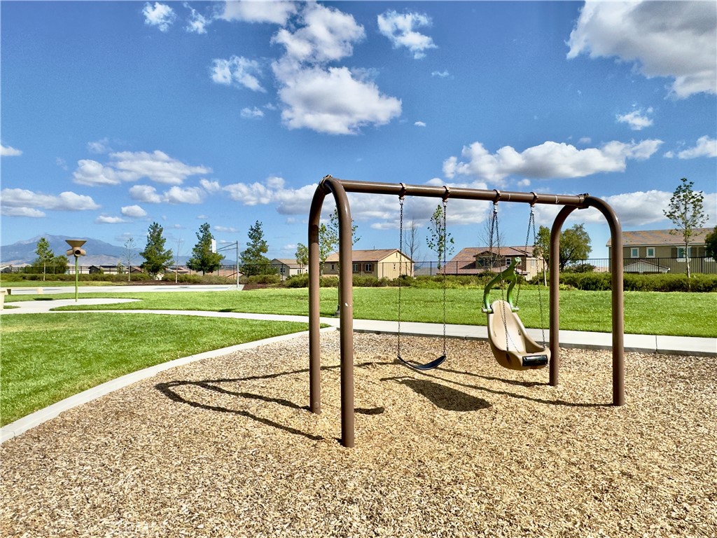 https://media.crmls.org/medias/8f285fed-4392-4958-9156-9ce0d8a230b8.jpg?preset=X-Large