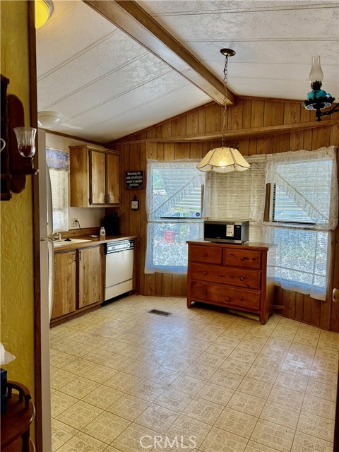 Detail Gallery Image 9 of 32 For 23456 Ottawa Rd #19,  Apple Valley,  CA 92308 - 2 Beds | 1 Baths