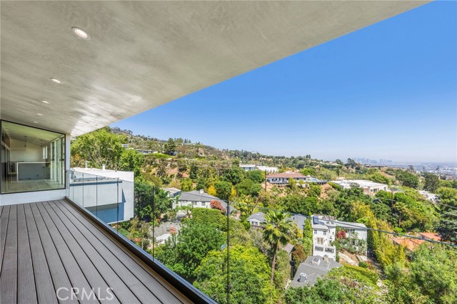 Detail Gallery Image 16 of 35 For 9336 Lloydcrest Dr, Beverly Hills,  CA 90210 - 3 Beds | 2 Baths