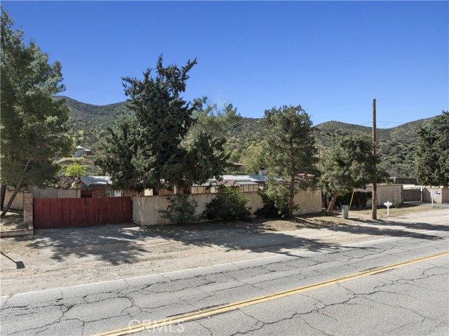 Detail Gallery Image 4 of 75 For 11950 Sierra Hwy, Agua Dulce,  CA 91390 - 3 Beds | 4 Baths