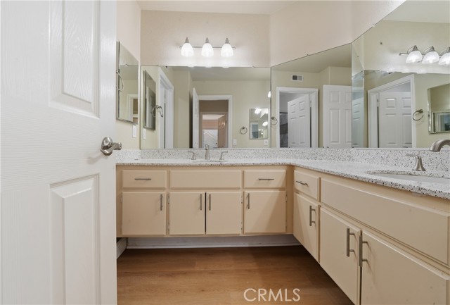 1372 Old Trail DR, Corona CA: https://media.crmls.org/medias/8f29d4c3-6865-4e21-bfb2-144564aee45d.jpg
