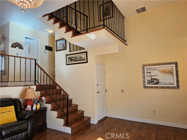 Detail Gallery Image 4 of 69 For 1711 Grismer Ave #52,  Burbank,  CA 91504 - 3 Beds | 3 Baths