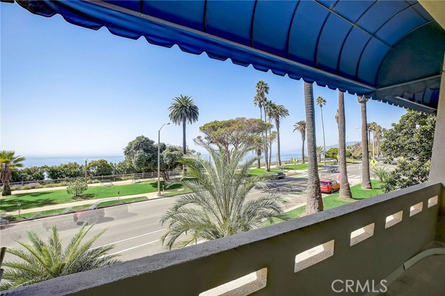 Detail Gallery Image 3 of 43 For 413 Ocean Ave, Santa Monica,  CA 90402 - – Beds | – Baths