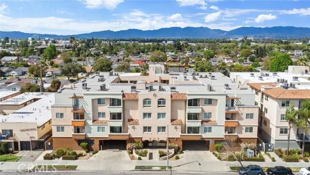Detail Gallery Image 1 of 31 For 13951 Sherman Way #301,  Van Nuys,  CA 91405 - 2 Beds | 2 Baths