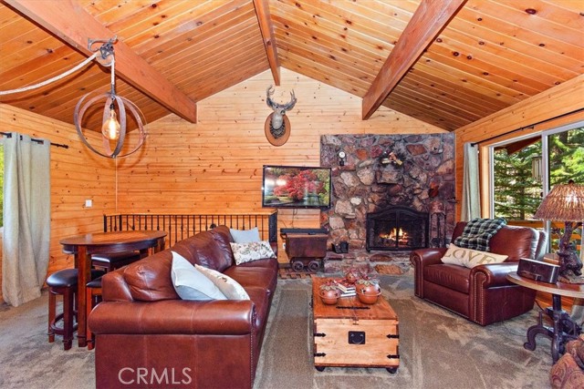 Detail Gallery Image 4 of 43 For 740 Cove Dr, Big Bear Lake,  CA 92315 - 3 Beds | 2 Baths