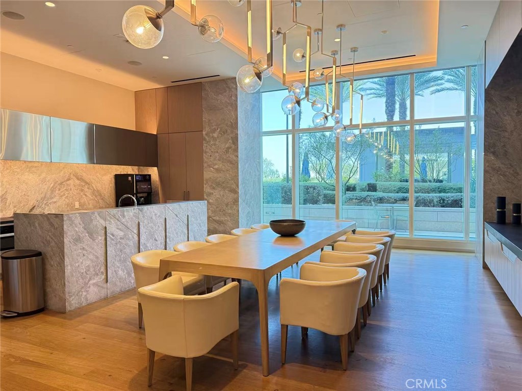 https://media.crmls.org/medias/8f2d0342-3a36-4240-85cf-31744c9338b0.jpg?preset=X-Large