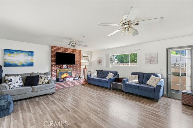 27828 Parkvale, Santa Clarita CA: https://media.crmls.org/medias/8f2d2b72-d4b3-4099-ba75-5a4ac2fe9afc.jpg