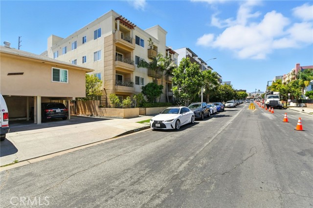 1241 S Westgate Avenue, Los Angeles CA: https://media.crmls.org/medias/8f2e5aac-3b1c-4bfd-acfb-fd1e06df9139.jpg