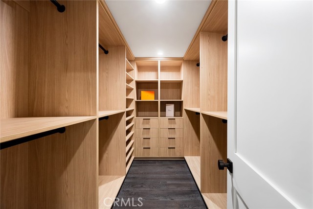 4885 Winnetka Avenue, Woodland Hills CA: https://media.crmls.org/medias/8f2eade5-4536-441c-a87e-2116ffede3b7.jpg