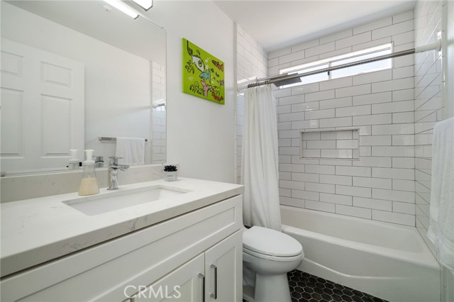14300 Terra Bella Street, Panorama City CA: https://media.crmls.org/medias/8f2f8889-3d16-4c19-ac1c-95991182d55d.jpg