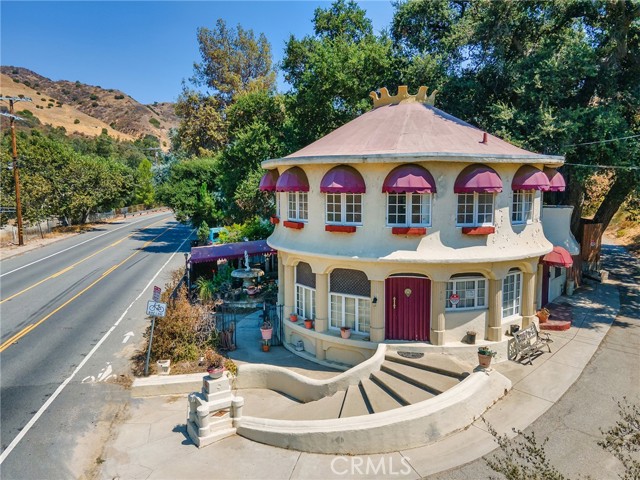 8618 La Tuna Canyon Road, Sun Valley CA: https://media.crmls.org/medias/8f2ff0ea-44a7-43c1-b1e3-83e8b90c36d2.jpg