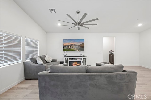 Detail Gallery Image 14 of 48 For 28399 Cosmos Dr, Winchester,  CA 92596 - 4 Beds | 2/1 Baths