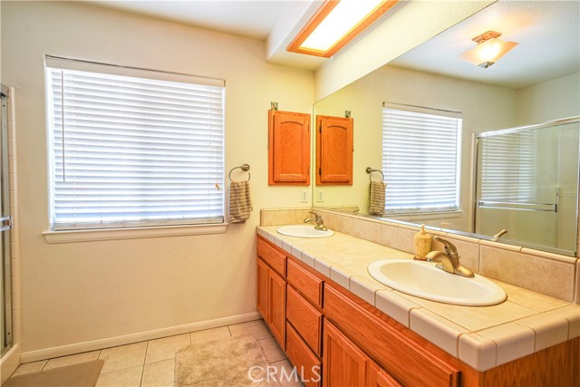 Detail Gallery Image 13 of 35 For 11095 11th Ave, Hesperia,  CA 92345 - 6 Beds | 4 Baths