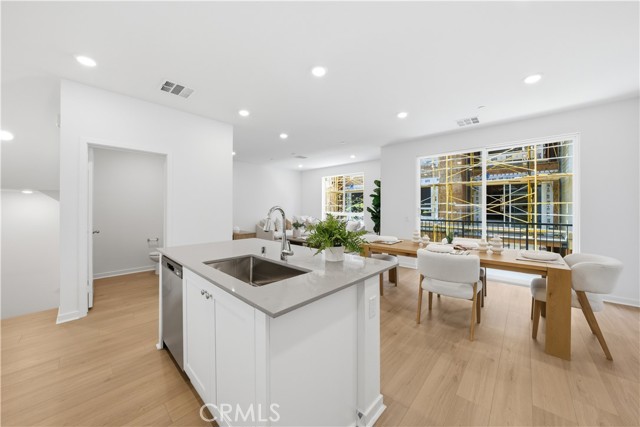 Detail Gallery Image 11 of 29 For 9425 N Sepulveda Blvd. #3,  North Hills,  CA 91343 - 2 Beds | 2/1 Baths