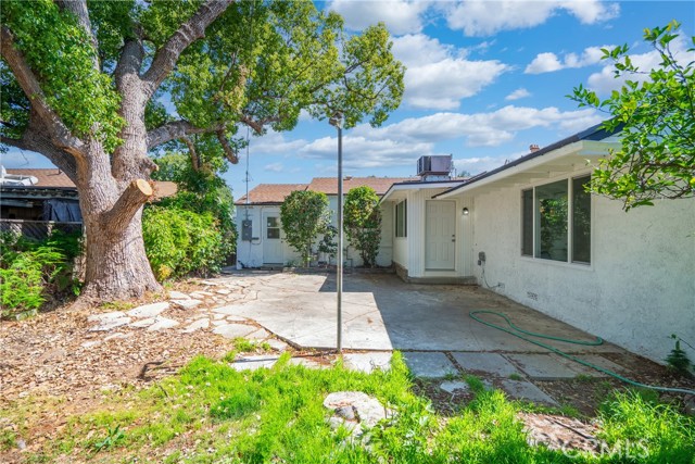 3211 W Jeffries Avenue, Burbank CA: https://media.crmls.org/medias/8f3127f9-fafd-45f0-ab72-e9982f30952a.jpg