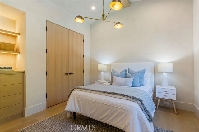 4239 Rhodes Avenue, Studio City CA: https://media.crmls.org/medias/8f32b38e-7295-4dcd-9475-f69a22ed8087.jpg